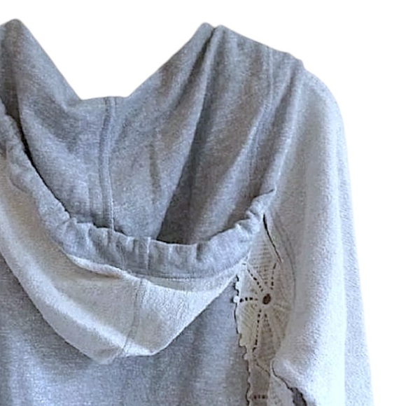$148 Anthropologie Daisy Lace Top XSmall 0 2 Gray Sweatshirt Hoodie Unique NWT - Picture 12 of 16